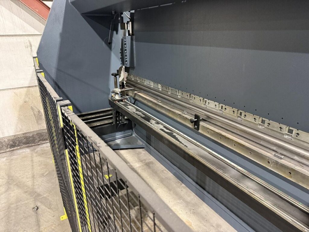 Haco ERM 135 ton x 3600 mm CNC — Hydraulic press brake — photo 2