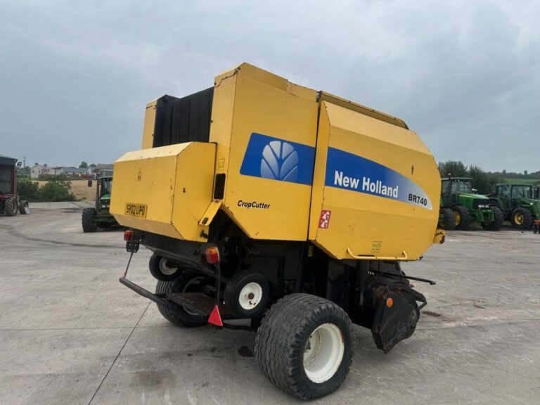 2005 NEW HOLLAND BR740 — photo 6