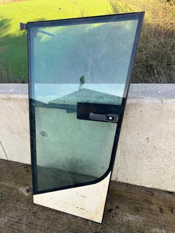 Other NEW HOLLAND COMBINE CAB DOOR — photo 1