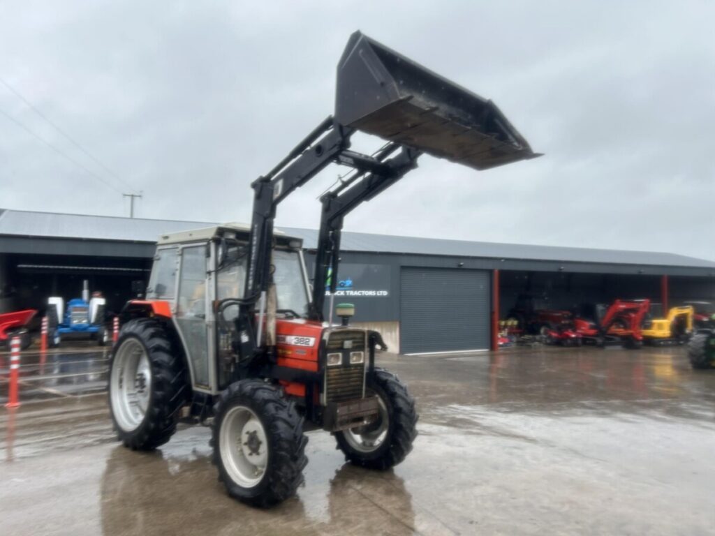 1997 MASSEY FERGUSON 382 — photo 7