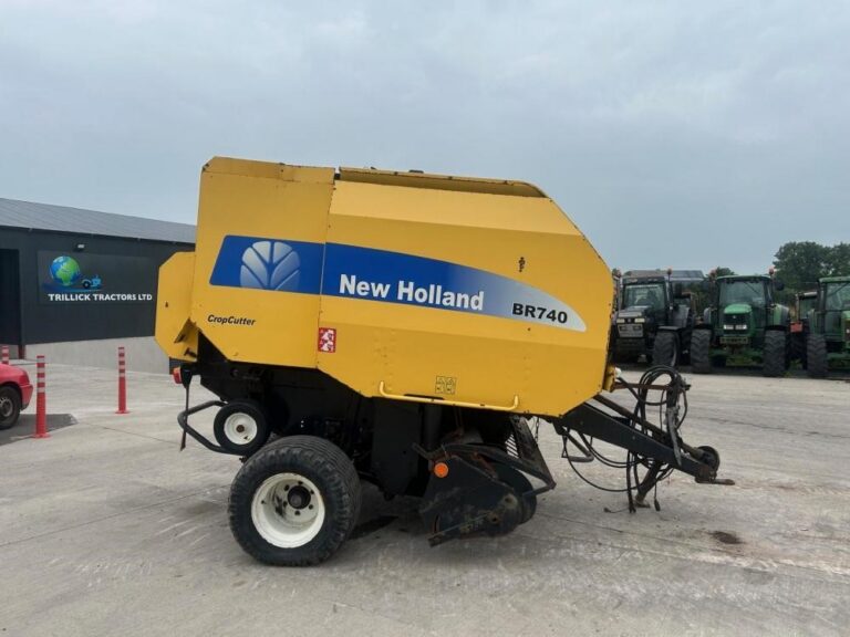 2005 NEW HOLLAND BR740 — photo 1
