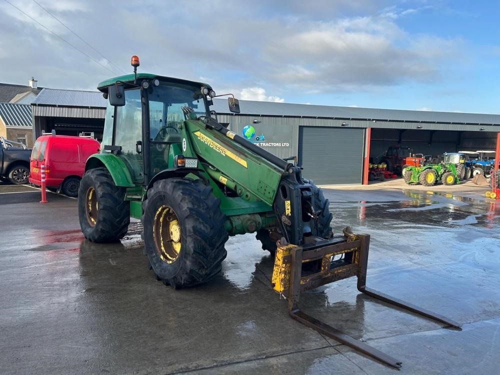 2002 JOHN DEERE 3800 — photo 2
