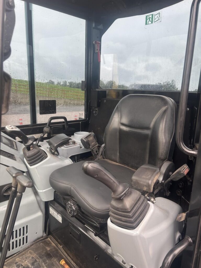2021 YANMAR VIO55-6B — photo 9