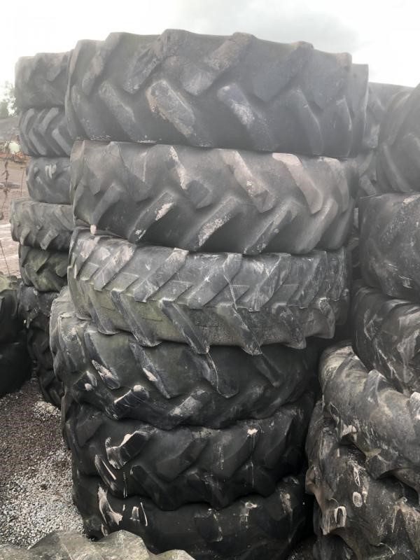 Tires TYRES 13.6-28 — photo 1