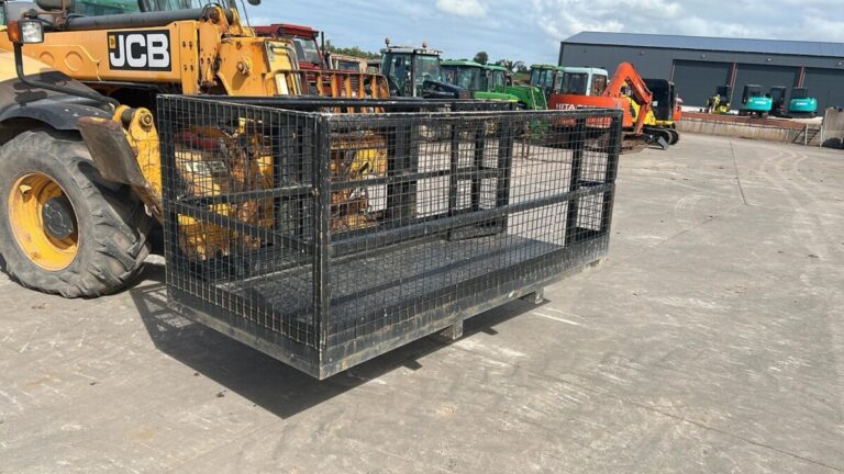 2023 JCB 20D — photo 1
