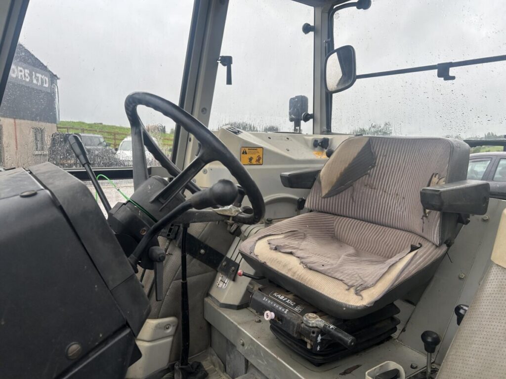 1997 MASSEY FERGUSON 382 — photo 11