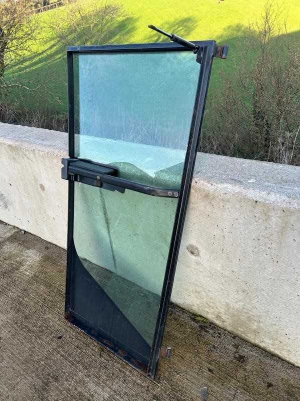 Other NEW HOLLAND COMBINE CAB DOOR — photo 2
