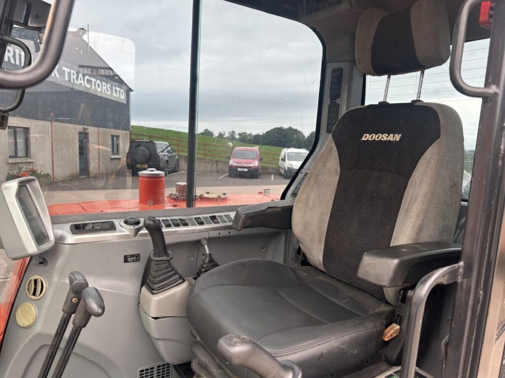 2020 DOOSAN DX60-9C — photo 8