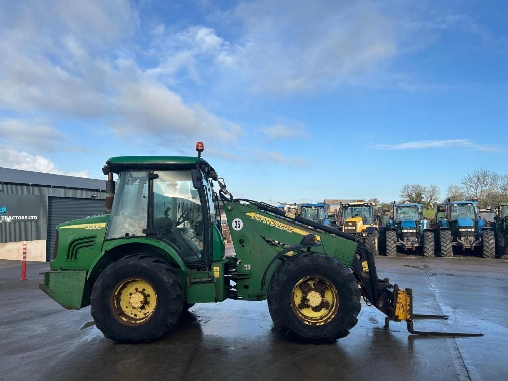2002 JOHN DEERE 3800 — photo 1