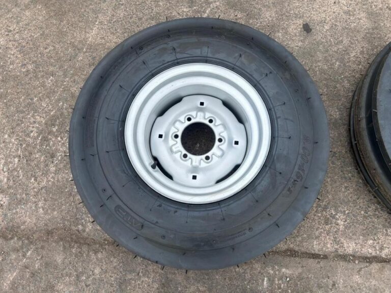 Tires X2 NEW 900-16 WHEELS — photo 2