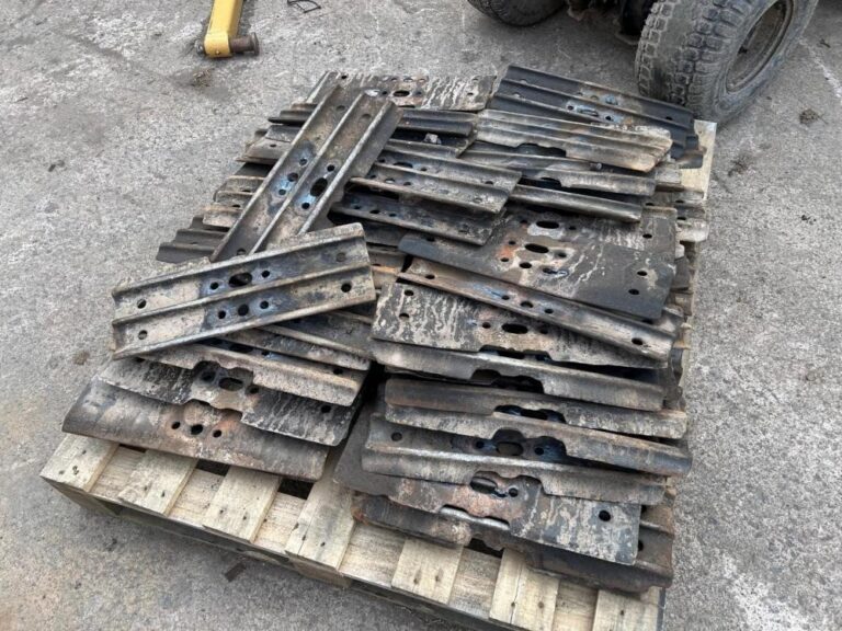 Hammer/Breaker – Hydraulic 450MM TRACK PADS — photo 1