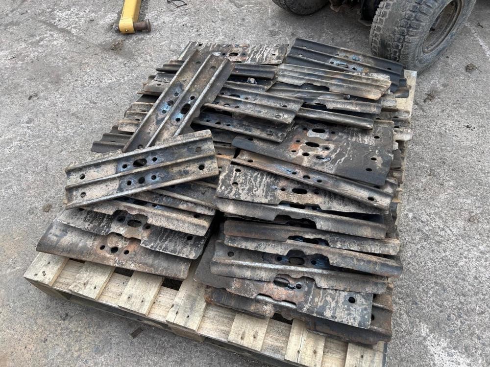 Hammer/Breaker – Hydraulic 450MM TRACK PADS — photo 1