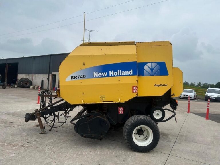 2005 NEW HOLLAND BR740 — photo 4