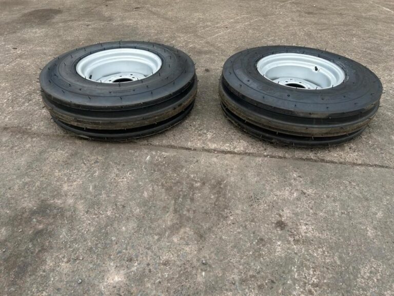 Tires X2 NEW 900-16 WHEELS — photo 1
