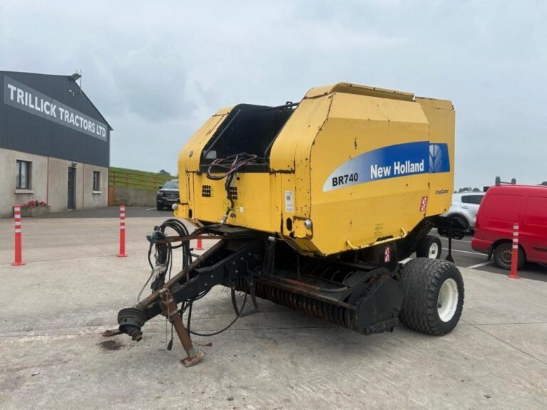 2005 NEW HOLLAND BR740 — photo 3