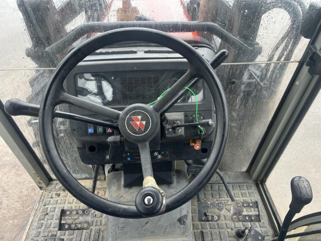 1997 MASSEY FERGUSON 382 — photo 12