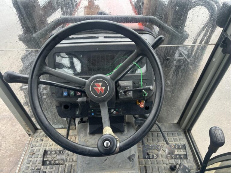 1997 MASSEY FERGUSON 382 — photo 12