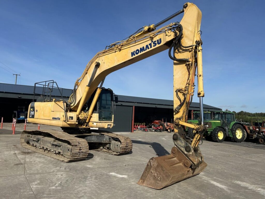 2010 KOMATSU PC210-8 — photo 1
