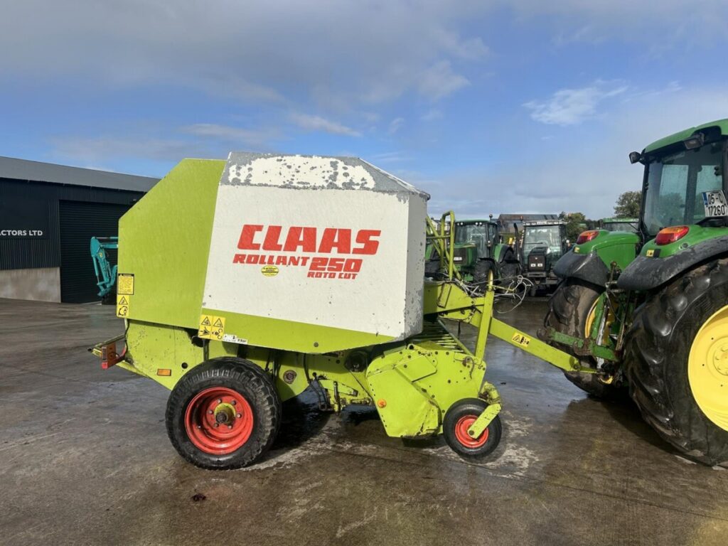 2001 CLAAS ROLLANT 250 — photo 1