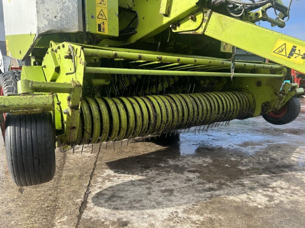 2001 CLAAS ROLLANT 250 — photo 7