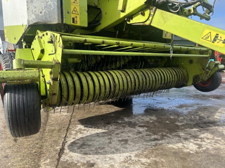 2001 CLAAS ROLLANT 250 — photo 7