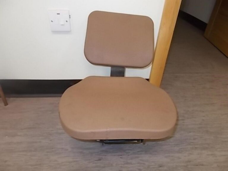 2023 Hitch JOHN DEERE Passenger Seat — photo 2