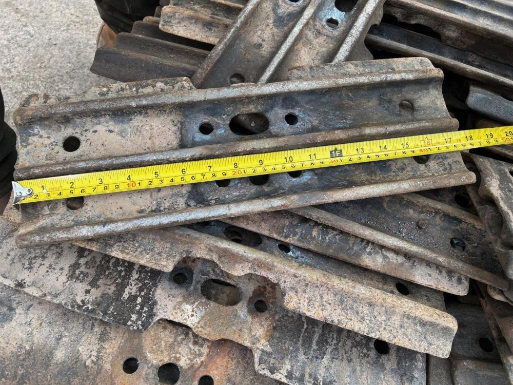 Hammer/Breaker – Hydraulic 450MM TRACK PADS — photo 2