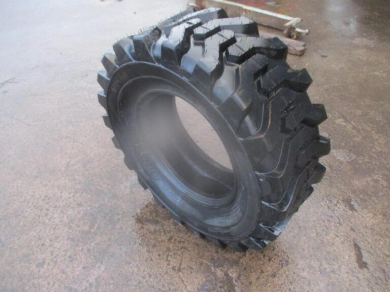 Tires x1 ((NEW)) Trac Chief 14-17.5 Loadall Tyre — photo 1