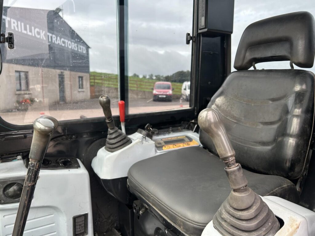 2017 KUBOTA U55-4 — photo 9