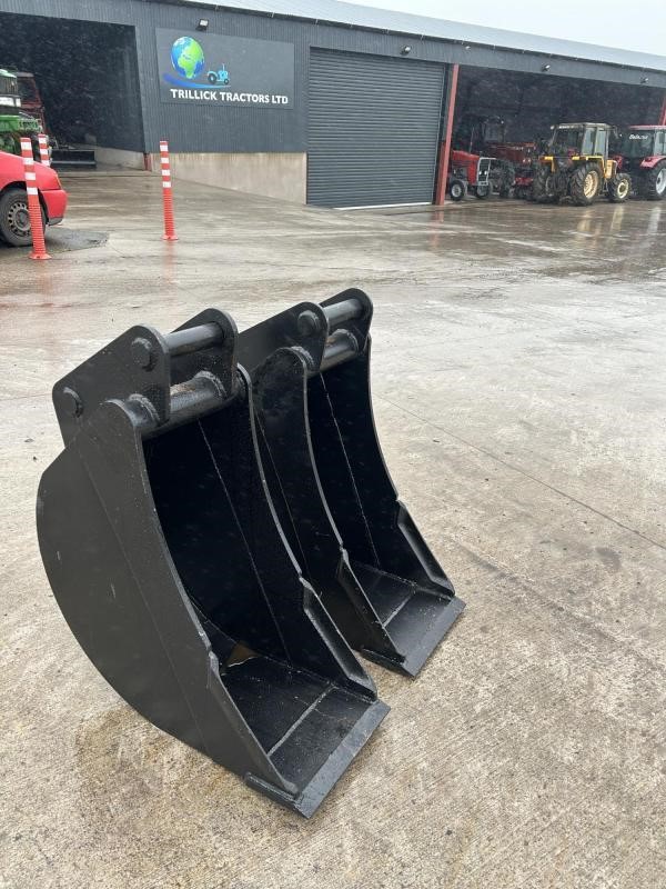 Hammer/Breaker – Hydraulic NEW TT 12′ BUCKETS — photo 1