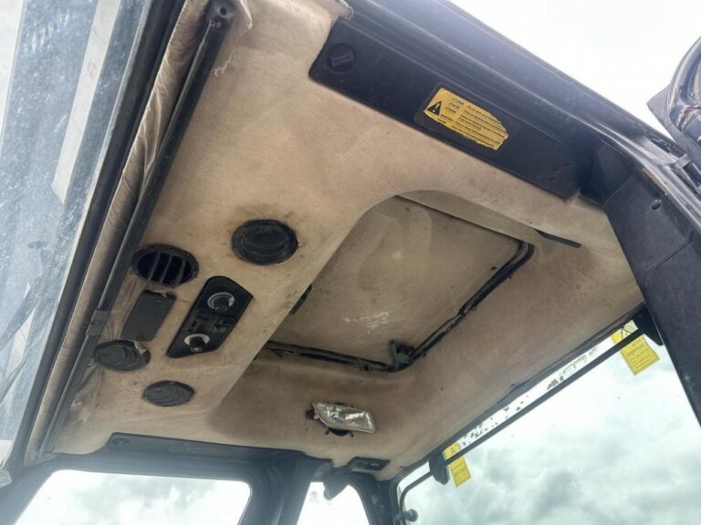 2004 NEW HOLLAND 110-90 — photo 8