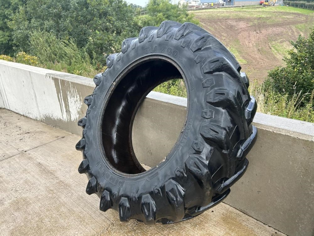 Tires PIRELLI 520/70R38 — photo 1