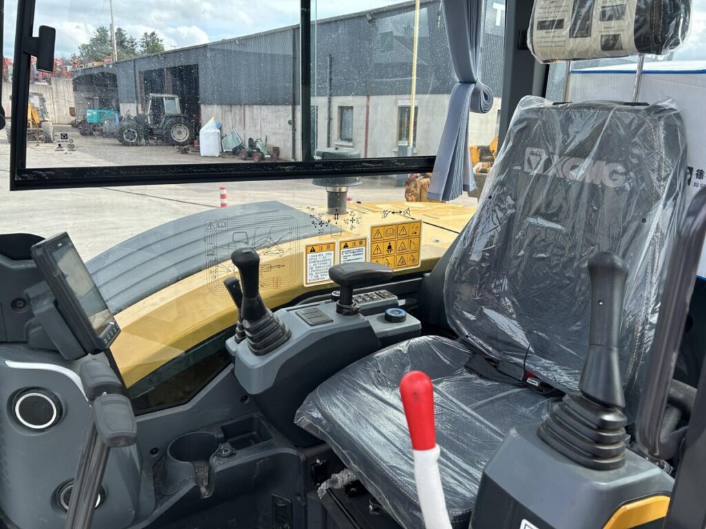 2026 XCMG XE60E — photo 7
