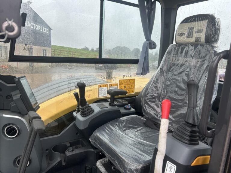 2026 XCMG XE60E — photo 13