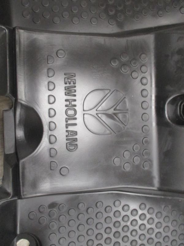 2025 Hitch NEW HOLLAND FIAT FLOOR MATT — photo 5