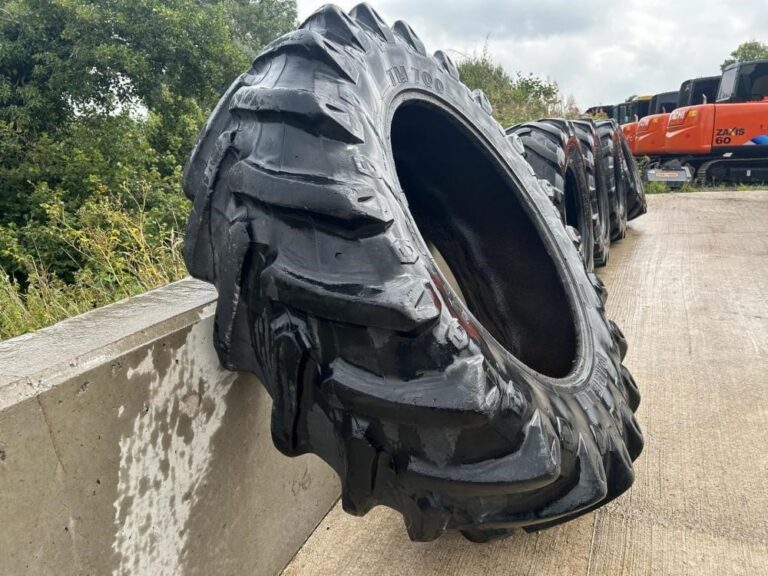 Tires PIRELLI 520/70R38 — photo 2