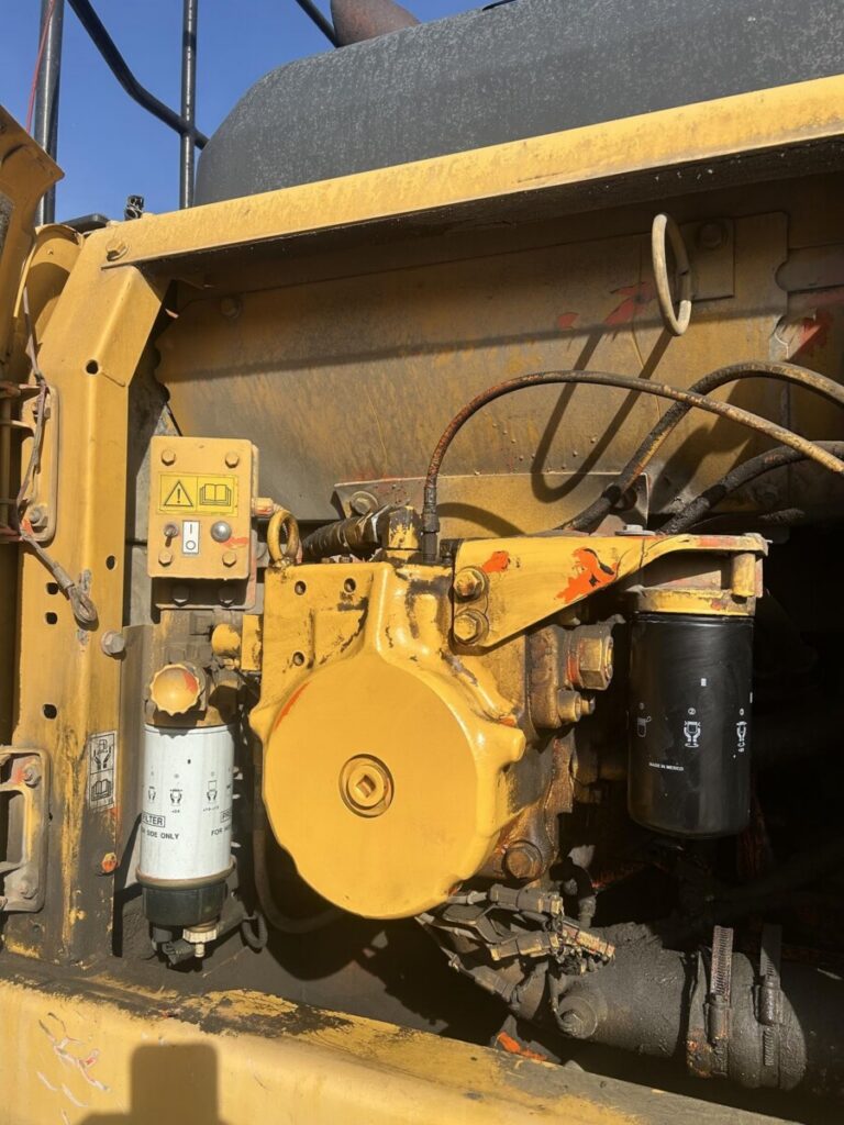 2010 KOMATSU PC210-8 — photo 8